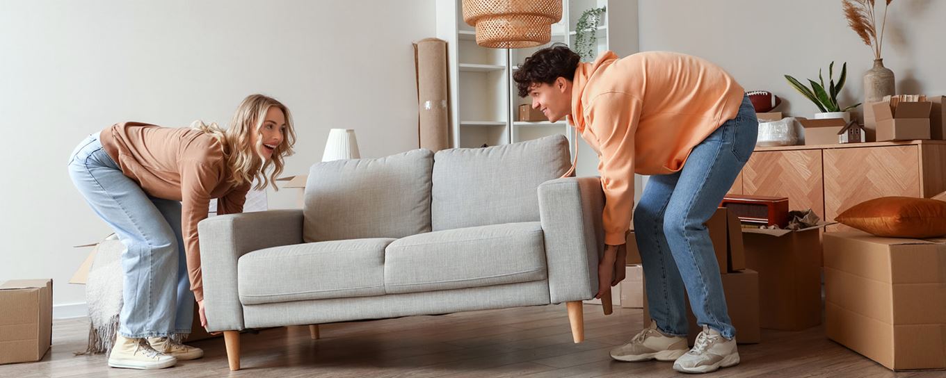 Stel dat een bank verzet in een moderne woonkamer | a.s.r.